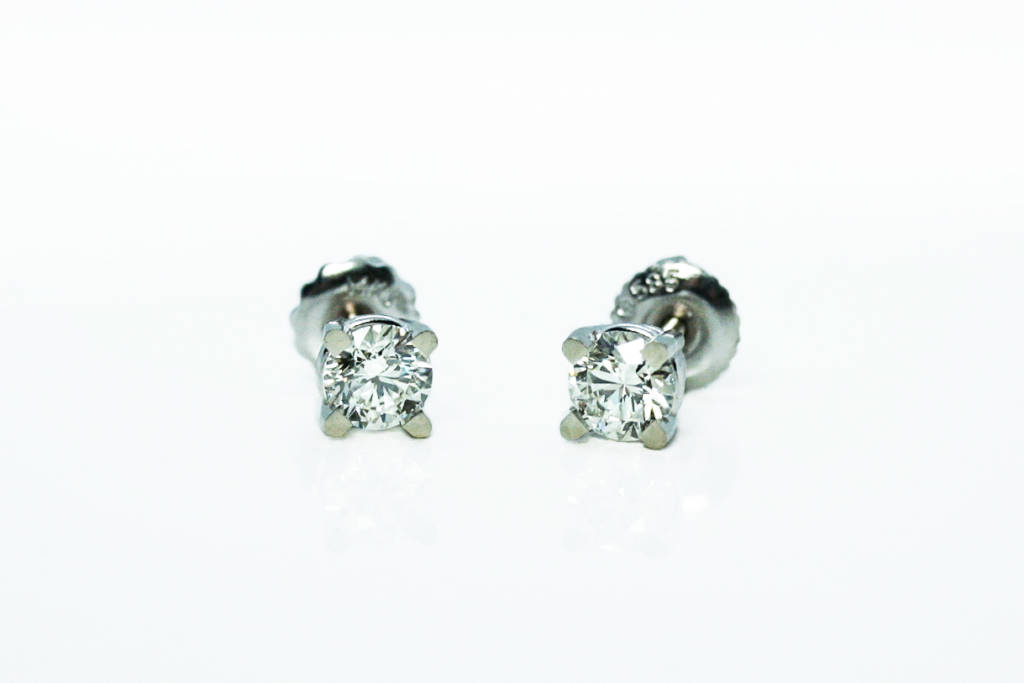 14kt-White-Gold-Diamond-Basket-Style-Stud-Earrings-1024×683