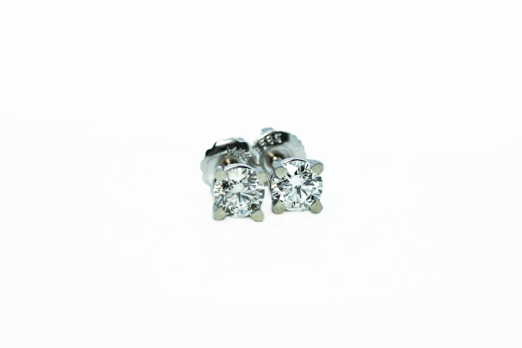 14kt-White-Gold-Diamond-Basket-Style-Stud-Earrings-2-1024×683