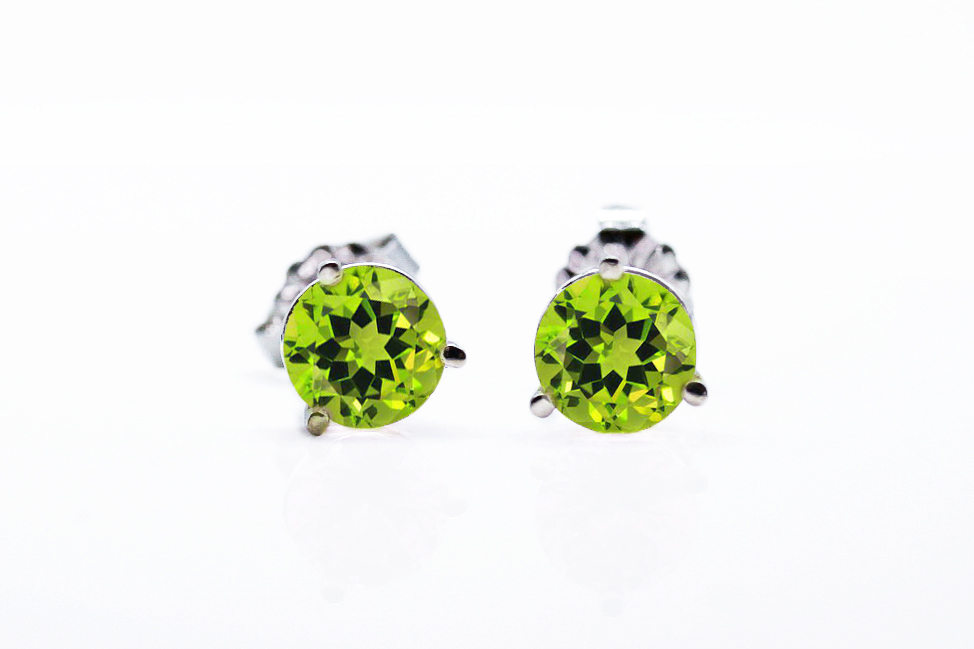 14kt-White-Gold-Peridot-Stud-Earrigns
