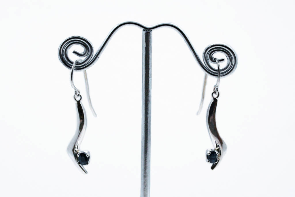 14kt-White-Gold-Sapphire-Dangle-Style-Earrings-1024×683