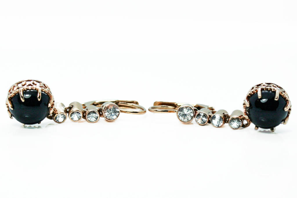 14kt-Yellow-Gold-Diamond-and-Black-Onyx-Dangle-Earrings-2-1024×683