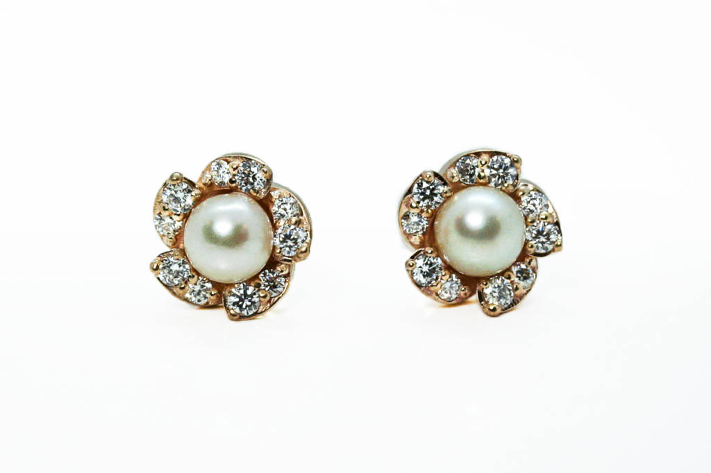 14kt-Yellow-Gold-Freshwater-Cultured-Pearl-and-Diamond-Floral-Stud-Earrings-1-1024×682