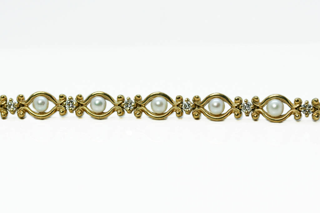 14kt-Yellow-Gold-Pearl-and-Diamond-Tennis-Bracelet-1024×683