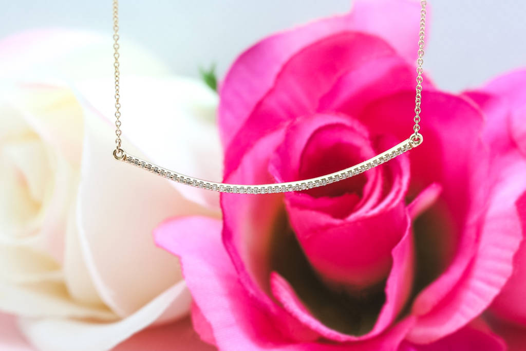 14ktyg-dia-curved-bar-neck-1024×683