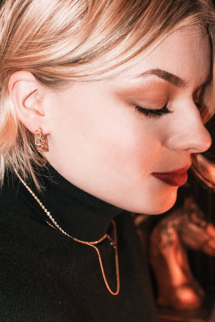 close-up-layered-and-linky-hoops-685×1024