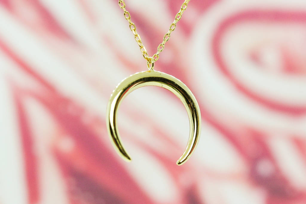 crescent-neck-edited-1024×683